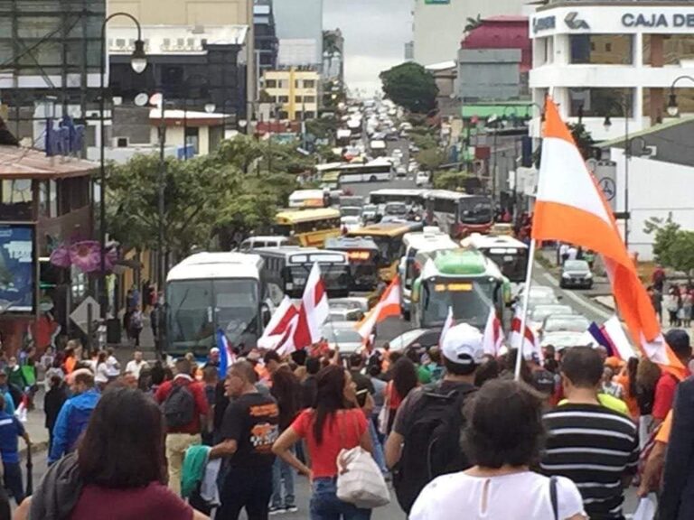 De nuevo el mimetismo en la política de Costa Rica