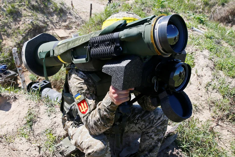 Ucrania sirve de laboratorio a EEUU para ensayar armas en condiciones reales, según la CNN