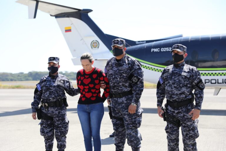Deportada a Colombia implicada en asesinato fiscal antimafia de Paraguay