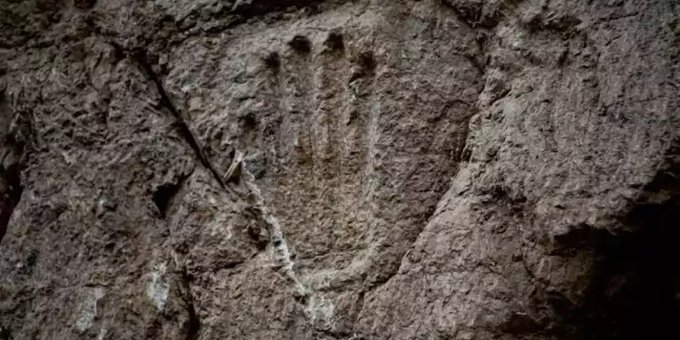 Encuentran en Jerusalén misteriosa huella de mano de hace un milenio
