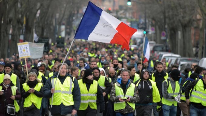 Chalecos Amarillos regresan a calles en Francia con reclamos sociales