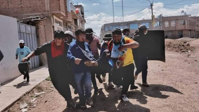 La derecha peruana masacra al pueblo y acusa a las víctimas