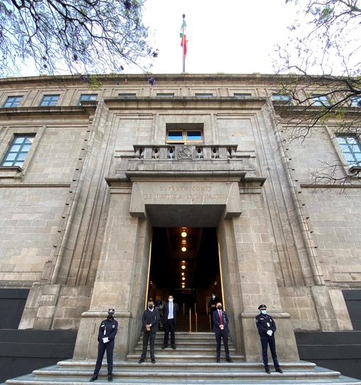 Gobierno de México evaluará plagio de tesis de una ministra de Corte Suprema