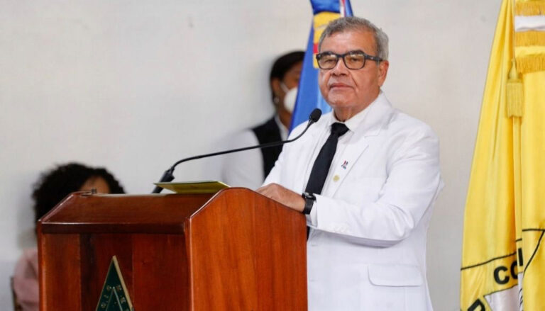 Presidente de Colegio Médico Dominicano critica tratamiento al cólera