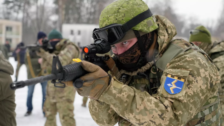 Ucrania: Zelenski afirma que los combates continúan en Soledar