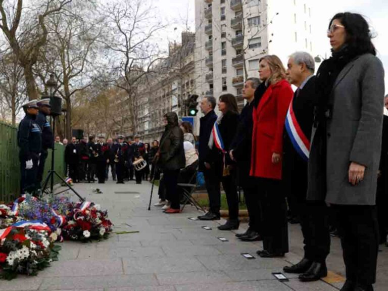 Recuerdan en Francia a víctimas de masacre contra Charlie Hebdo