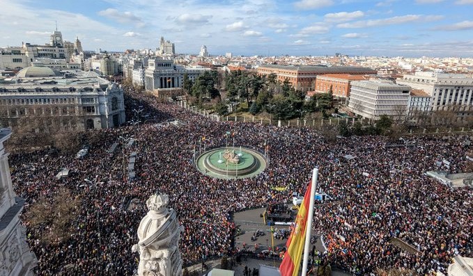Cientos de miles de personas desbordan las calles de Madrid para defender la Sanidad pública