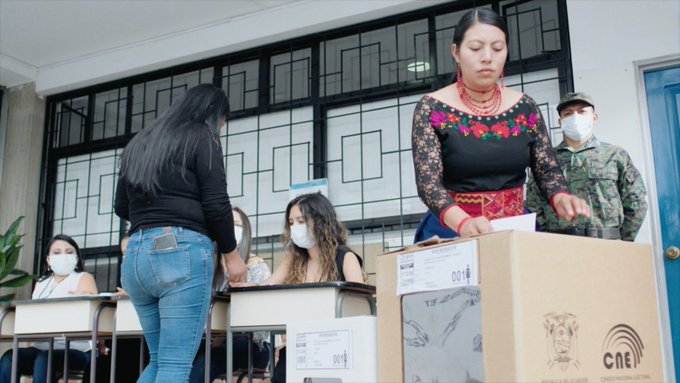 Divulgan primeros resultados de jornada electoral en Ecuador