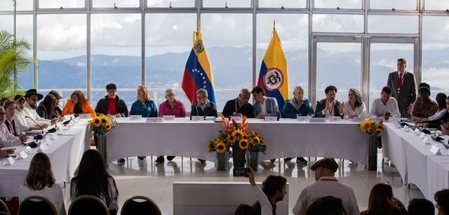 Gobierno de Colombia y guerrilla ELN comienzan en México nuevo ciclo de diálogos de paz