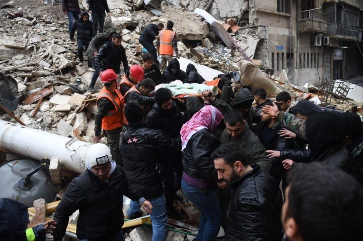 Aumentan a 307 muertos en Siria por terremoto