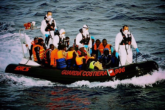La Guardia Costera italiana rescata a más de 700 migrantes en aguas de Calabria y Siracusa