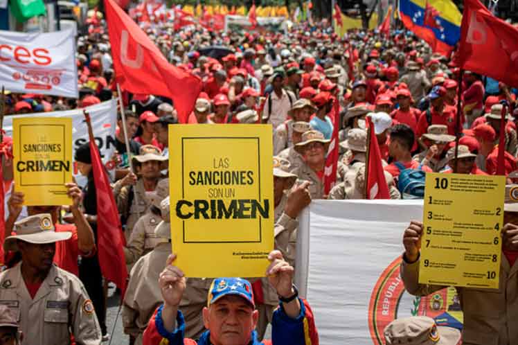 Venezuela ha perdido 800.000 millones de dólares por sanciones de EEUU: vocero del ALBA-TCP