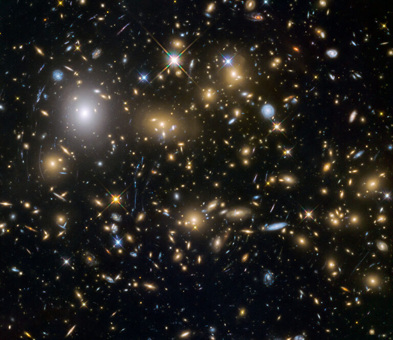 Astrónomos calculan la edad de la galaxia más lejana con oxígeno