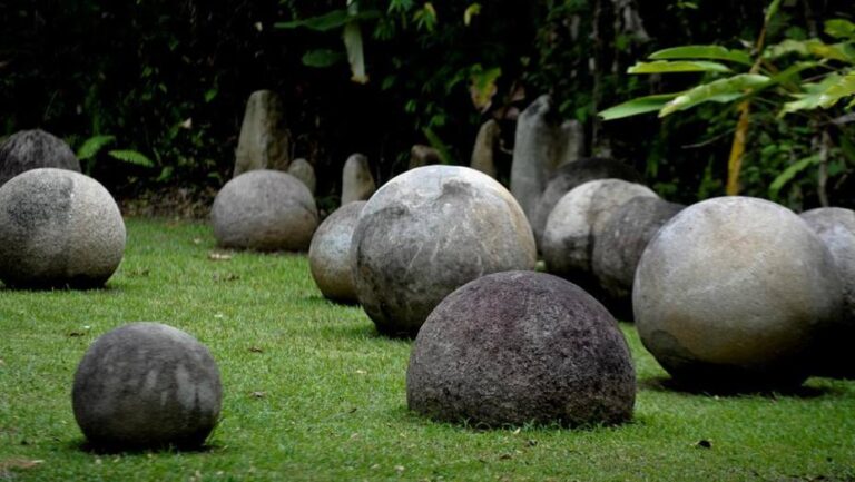 Costa Rica celebra aniversario de las esferas de piedra como Patrimonio