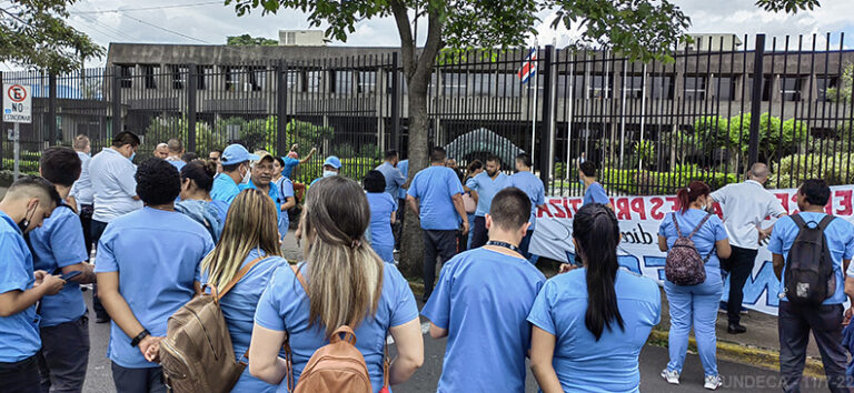 Exigen en Costa Rica reinstalación de directivos del Seguro Social