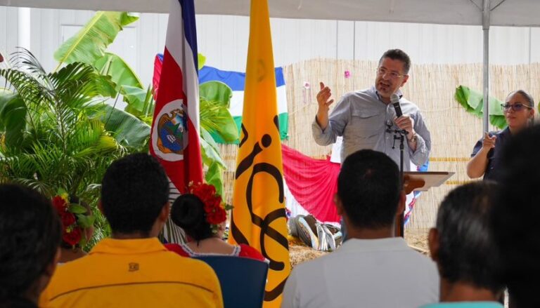 Presidente de Costa Rica inaugura proyectos sociales en Guanacaste