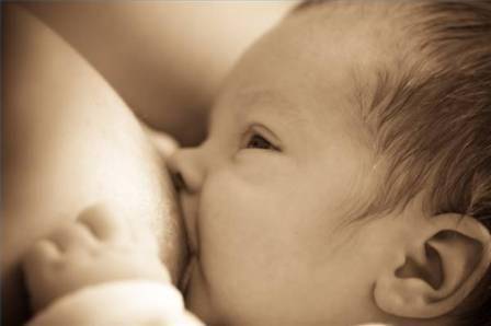 ¿Podrían las jornadas 4×3 afectar la lactancia materna? Cuatro expertas opinan que sí