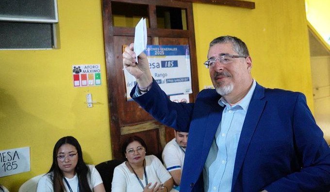 Arévalo gana las elecciones de Guatemala, con más del 90 % de actas procesadas