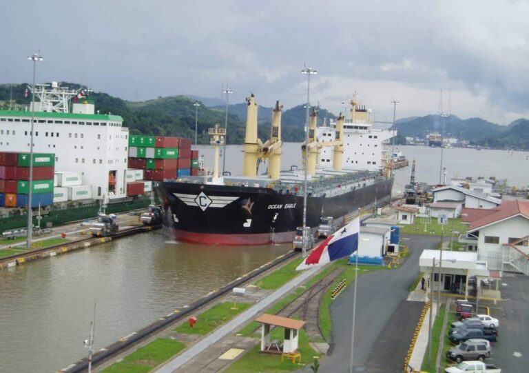 Canal de Panamá, sin agua (dulce) para tantos barcos