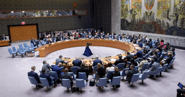 Consejo de Seguridad de la ONU condena los ataques de los hutíes contra buques comerciales