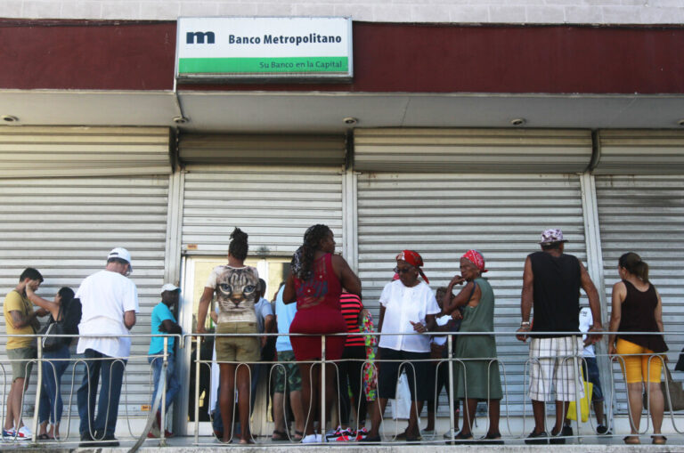 Cuba busca reanudar pagos de su deuda y recobrar confianza de acreedores