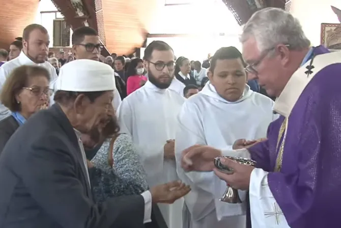 Brasil: Arzobispo da la Comunión a jeque musulmán en Misa de exequias de Cardenal