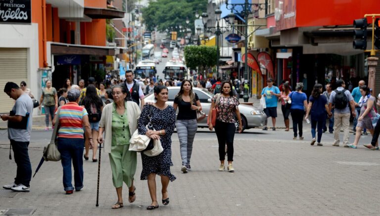 Costa Rica: La inseguridad y la delincuencia golpean la imagen de Chaves y su gobierno