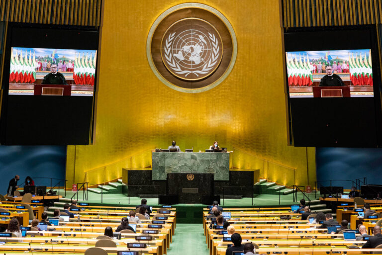 Asamblea General de Naciones Unidas: abrumadora mayoría pide a justicia internacional pronunciarse sobre ocupación de territorios palestinos por parte de Israel