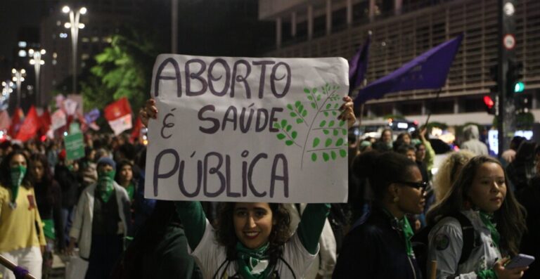 El aborto, un derecho reconocido pero negado a niñas violadas en Brasil