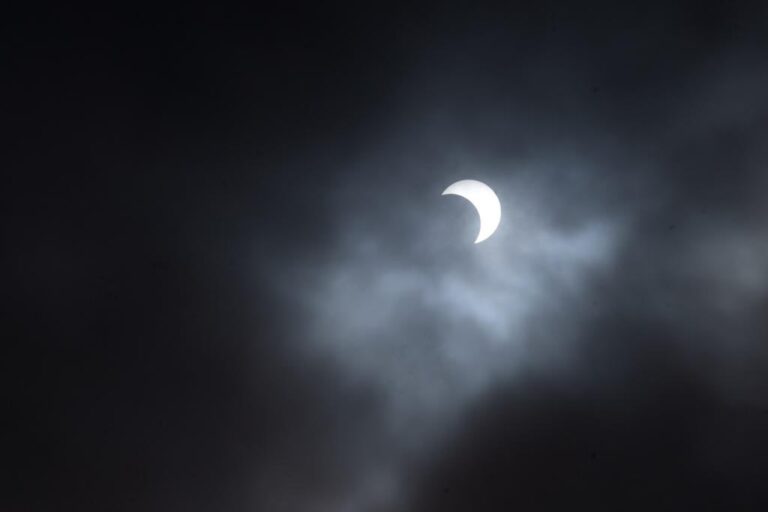 Mexicanos disfrutaron espectacular eclipse solar anular