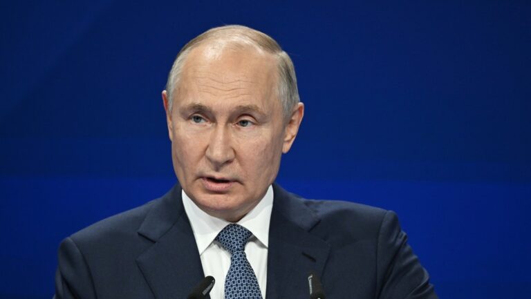 El Kremlin niega que en la agenda de Putin figure una conversación con Scholz