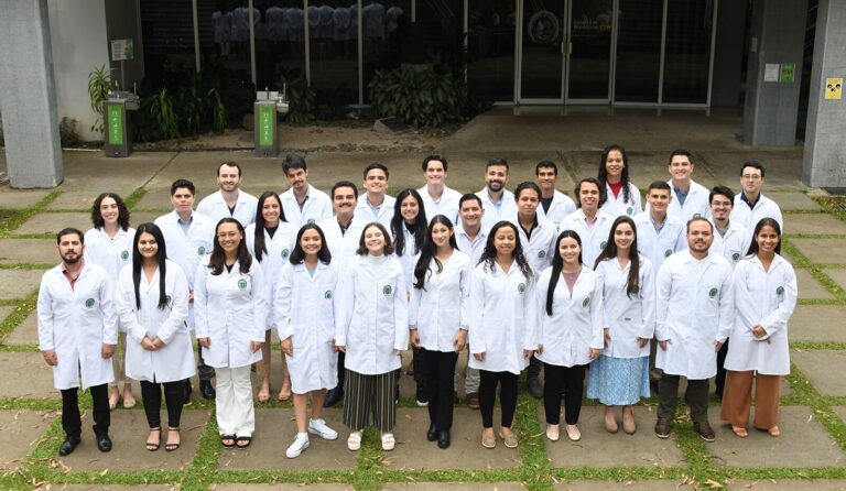 112 estudiantes de la UCR rebasan el promedio mundial en prueba médica internacional