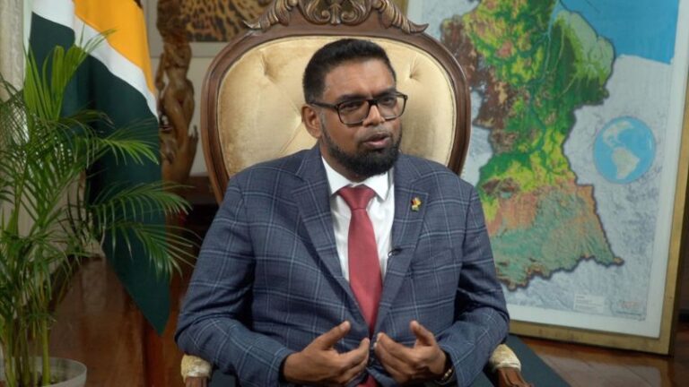 «Guyana no está sola y nuestros amigos no van a permitir que sea pisoteada», dice el presidente Irfaan Ali,