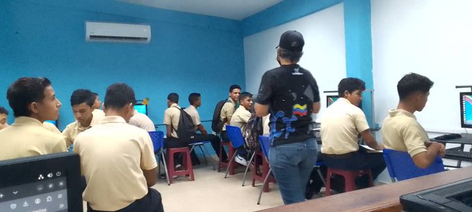 En las aulas escolares de Costa Rica, el internet y las tecnologías se usan muy poco