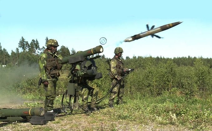 Letonia afirma que «consideraría participar» en el envío de tropas a Ucrania