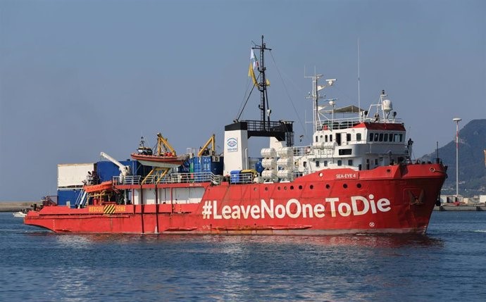 El barco ‘Sea-Eye 4’ llega al puerto italiano de Reggio Calabria con 144 migrantes