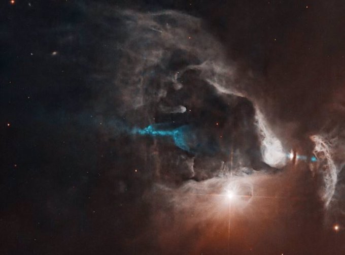 Hubble capta el coro de luces cósmicas de un joven sistema estelar