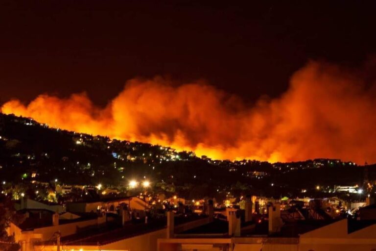 Bomberos combaten 95 incendios forestales activos en México