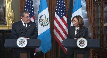 Vicepresidenta de EEUU y presidente Guatemala reiteran alianza estratégica