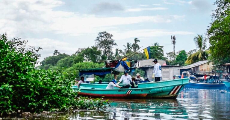 Comunidades de Puntarenas buscan salir a flote a través del manglar