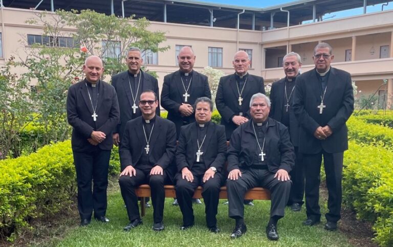 Obispos de Costa Rica: “El amor a Dios y al prójimo es un único amor”