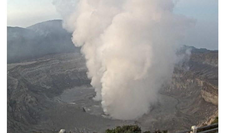 Altas temperaturas en fumarolas de volcán Poás en Costa Rica