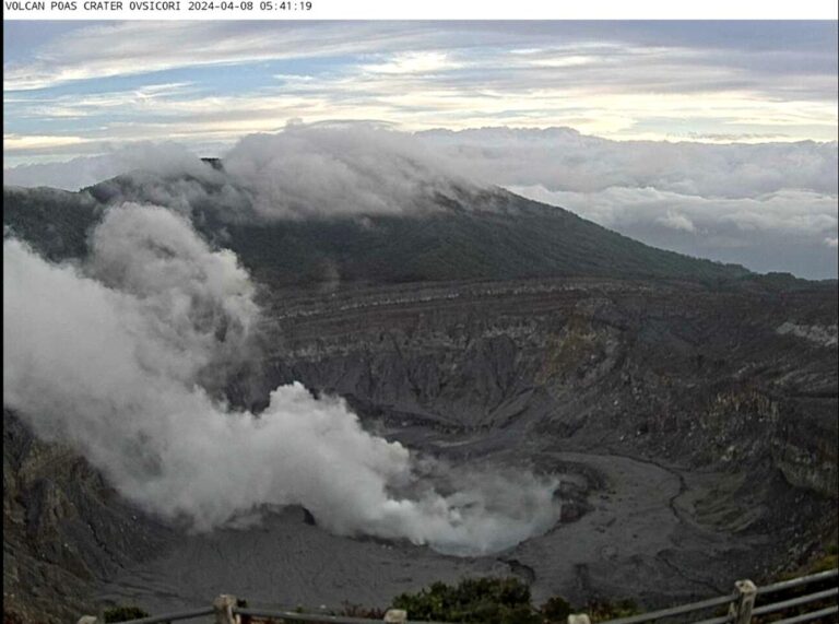 Nueva erupción de volcán Poás en Costa Rica