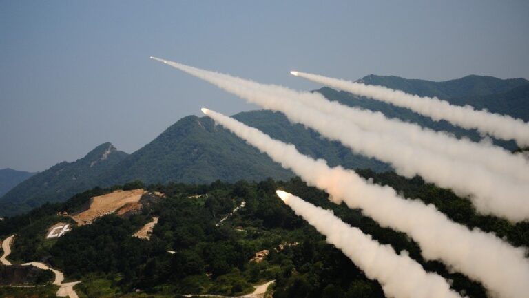 China se opone al despliegue de misiles balísticos de EEUU en la región del Indo-Pacífico