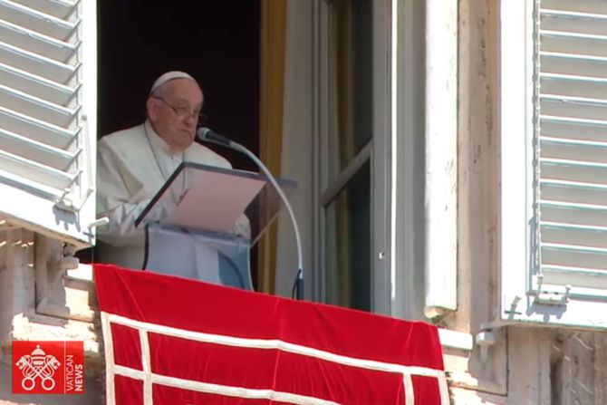 Papa Francisco pide que se deje de alimentar la espiral de violencia en Oriente Medio