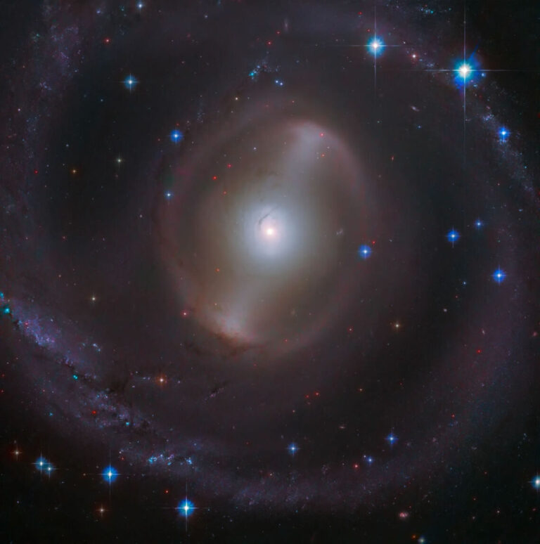 Hubble detecta una magnífica galaxia barrada