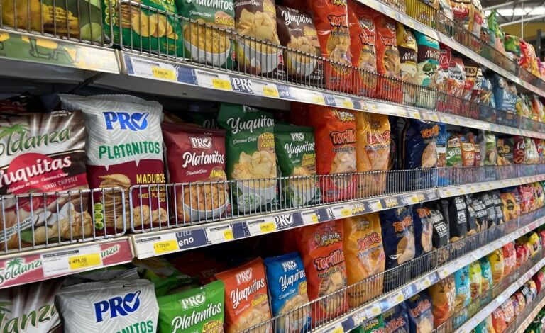 Defensoría respalda fallo que elimina orden de ocultar etiquetado frontal de alimentos