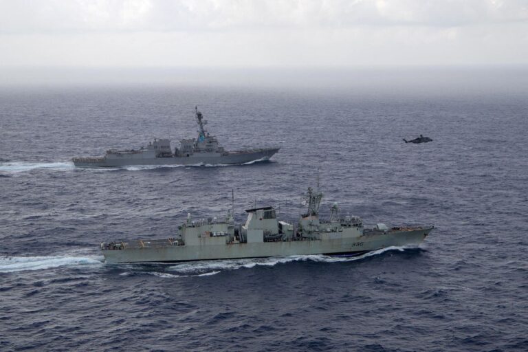 China despliega ocho buques en un bancal en disputa con Filipinas