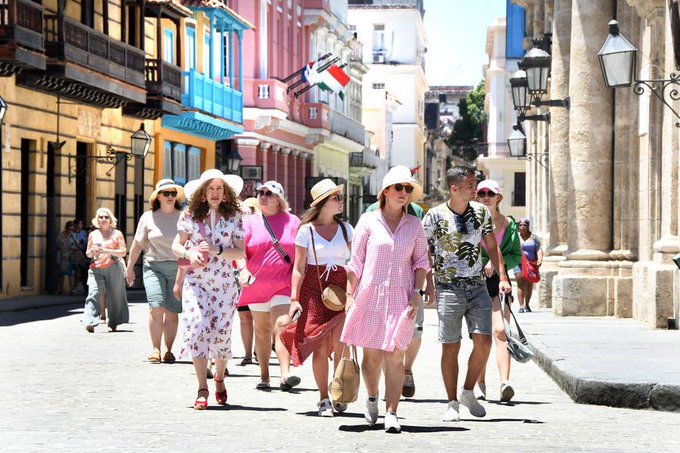 Cuba aumenta su apuesta por el turismo chino, asegura ministro cubano del sector
