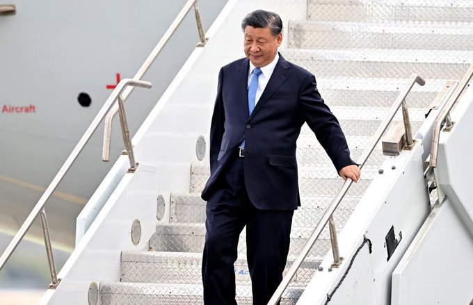 Xi dice que China está dispuesta a consolidar amistad tradicional, mejorar confianza y profundizar cooperación con Francia